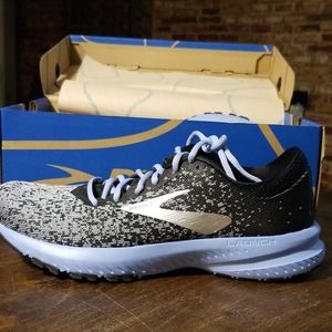 NIB Brooks shoes
